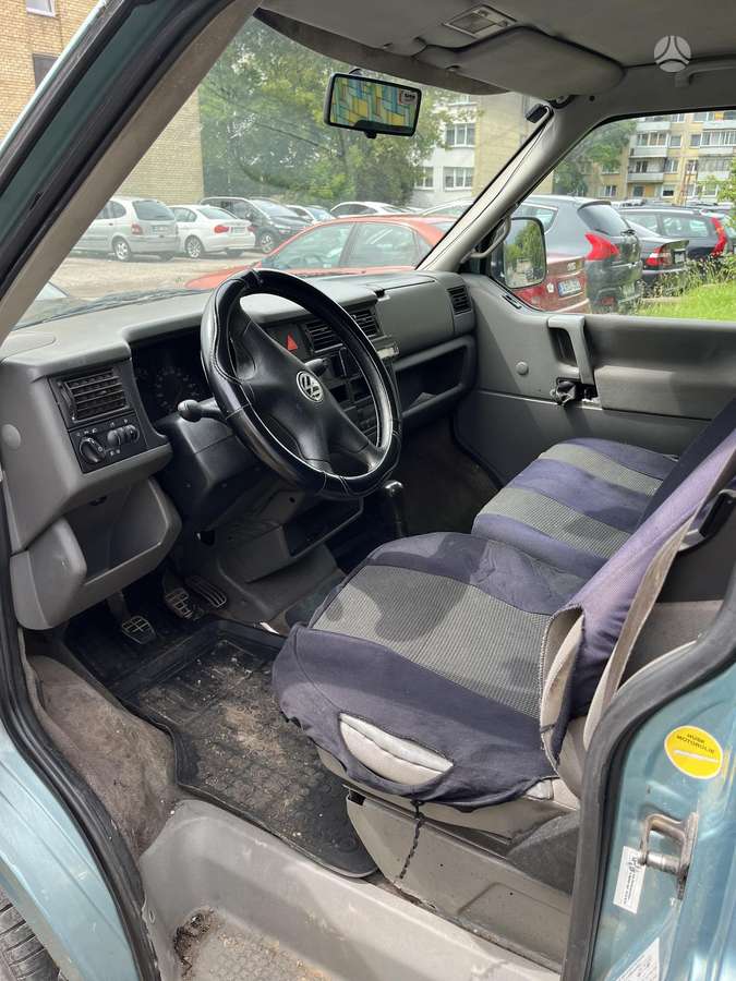 Volkswagen Caravelle - 11