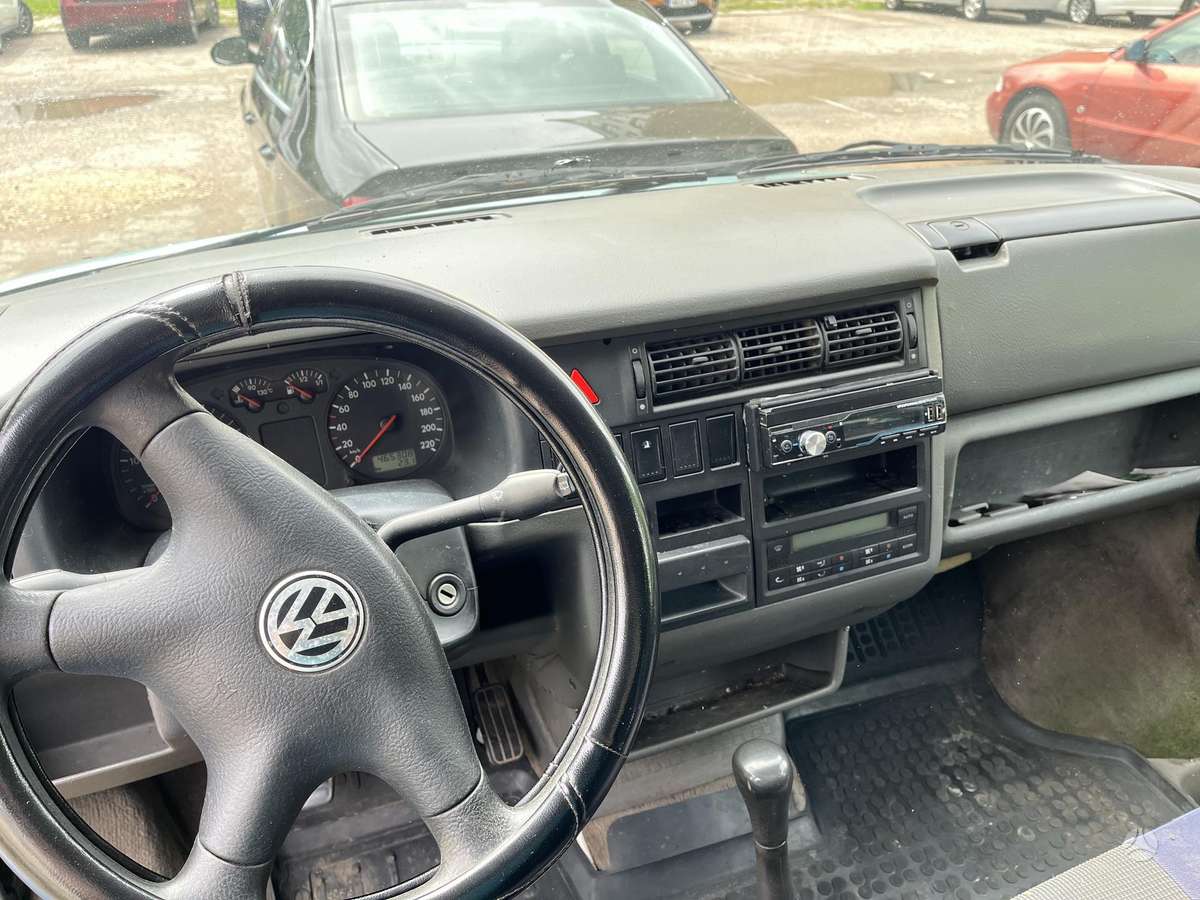 Volkswagen Caravelle - 12