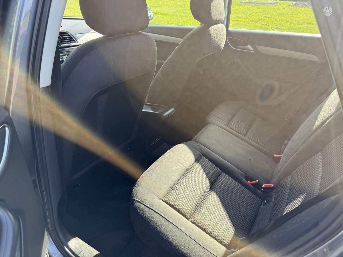 Audi Q3, 2.0 l., off-road / crossover