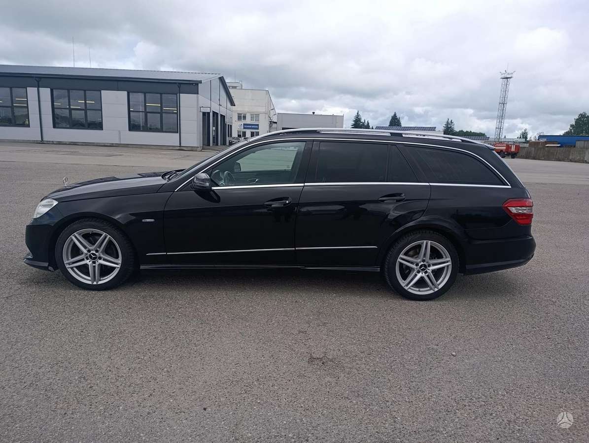 Mercedes-Benz E300, Универсал