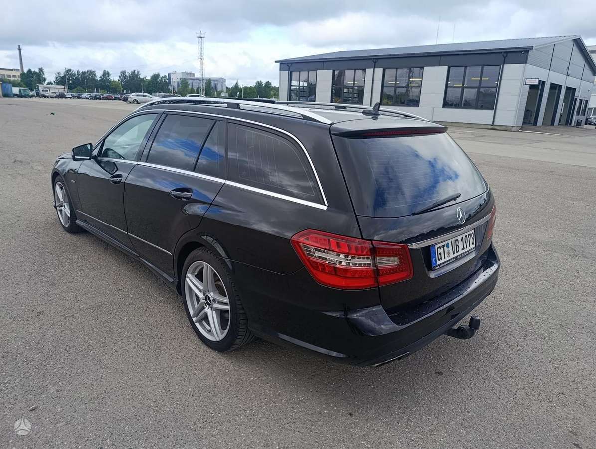Mercedes-Benz E300, Универсал