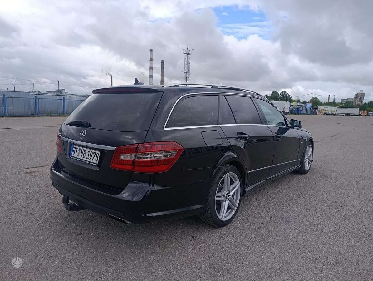 Mercedes-Benz E300, Универсал