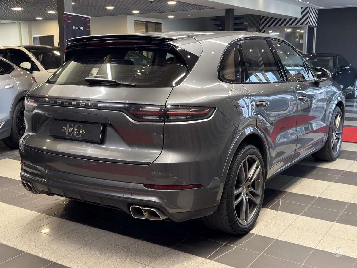 Porsche Cayenne - 4