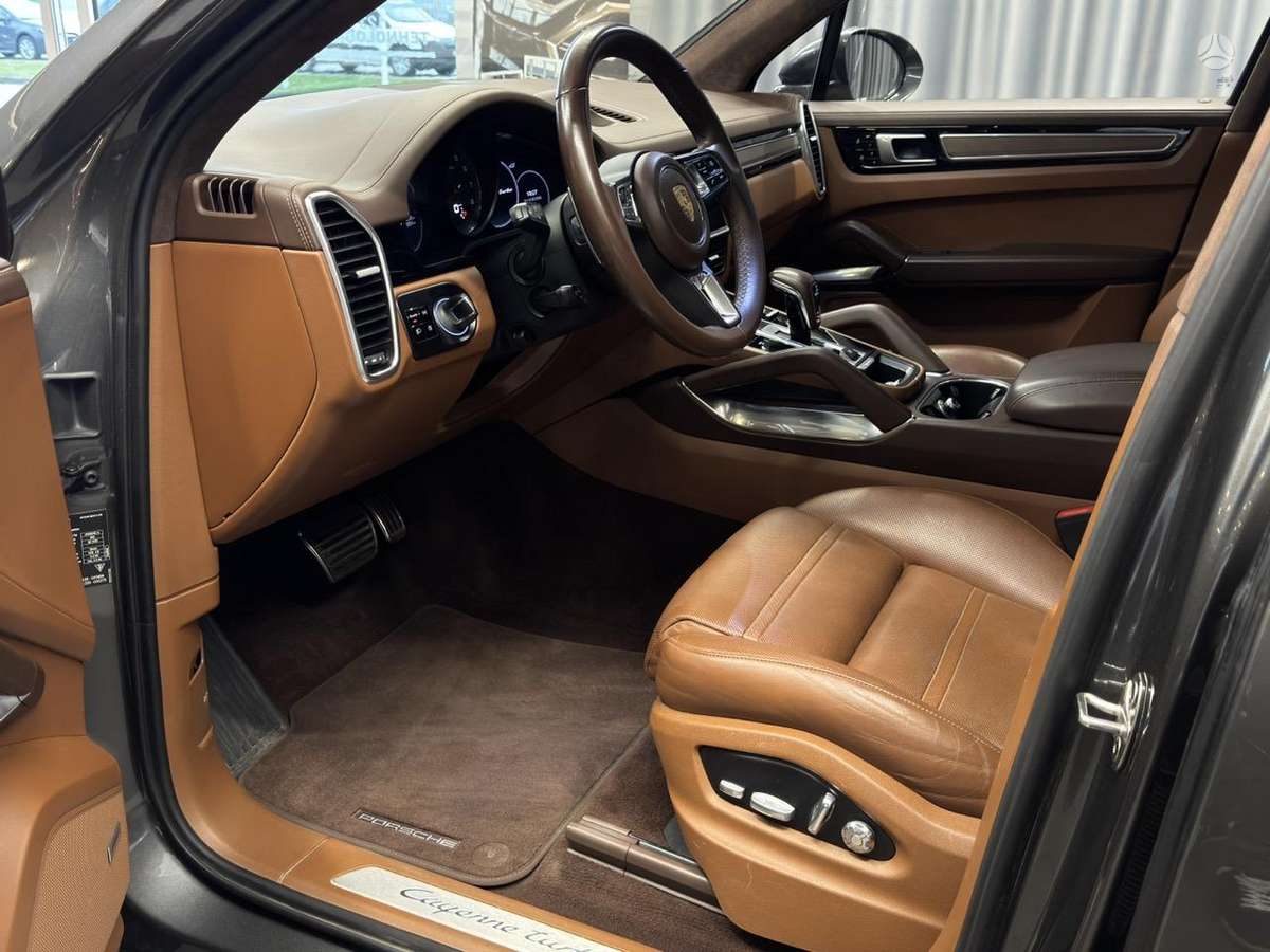 Porsche Cayenne - 10