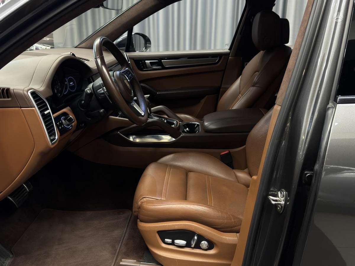 Porsche Cayenne - 11