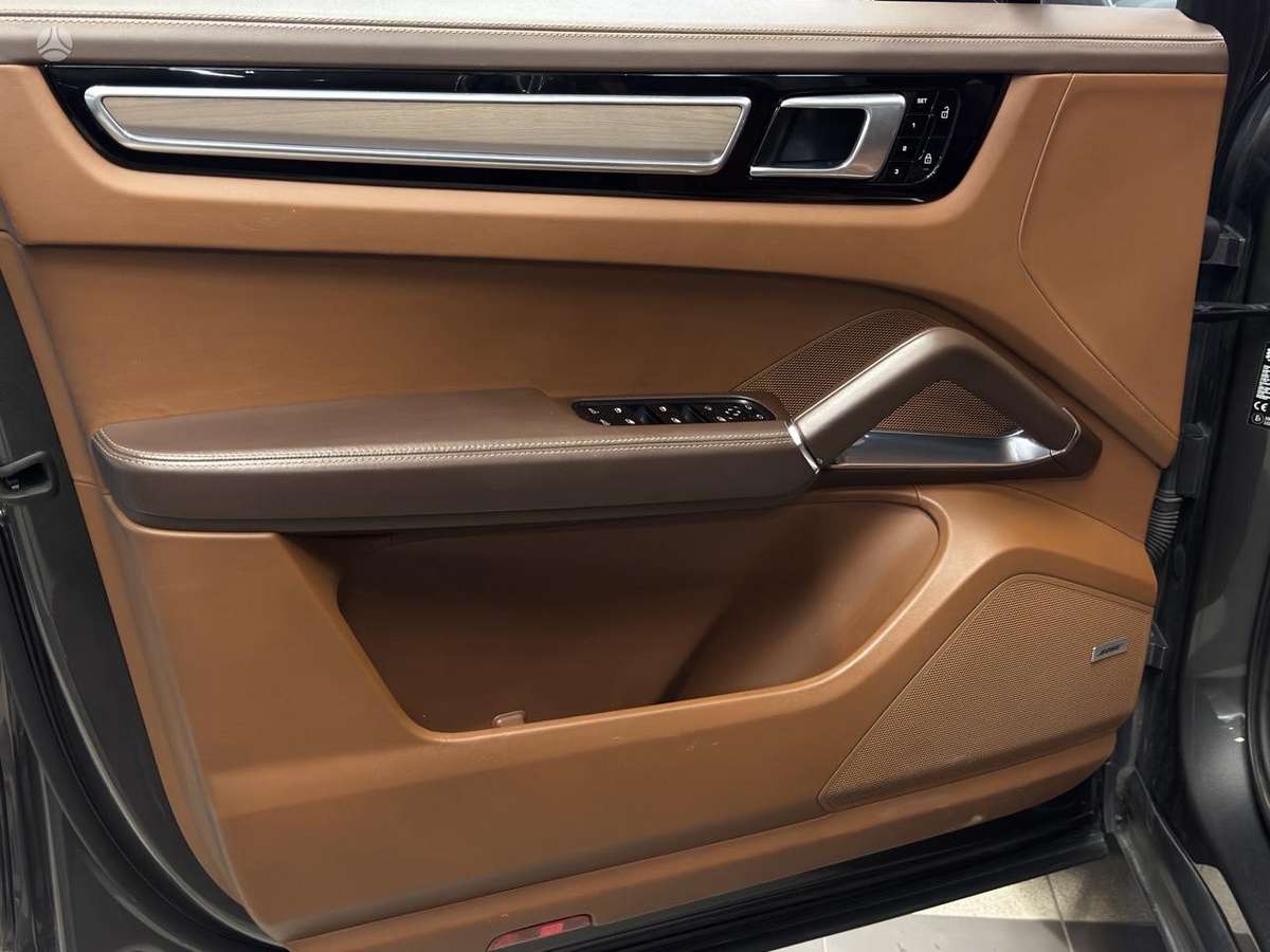 Porsche Cayenne - 12