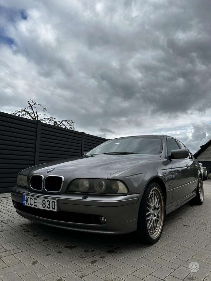 BMW 530, saloon / sedan