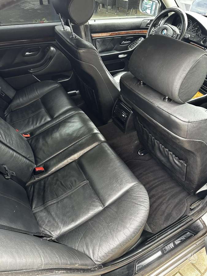 BMW 530, saloon / sedan