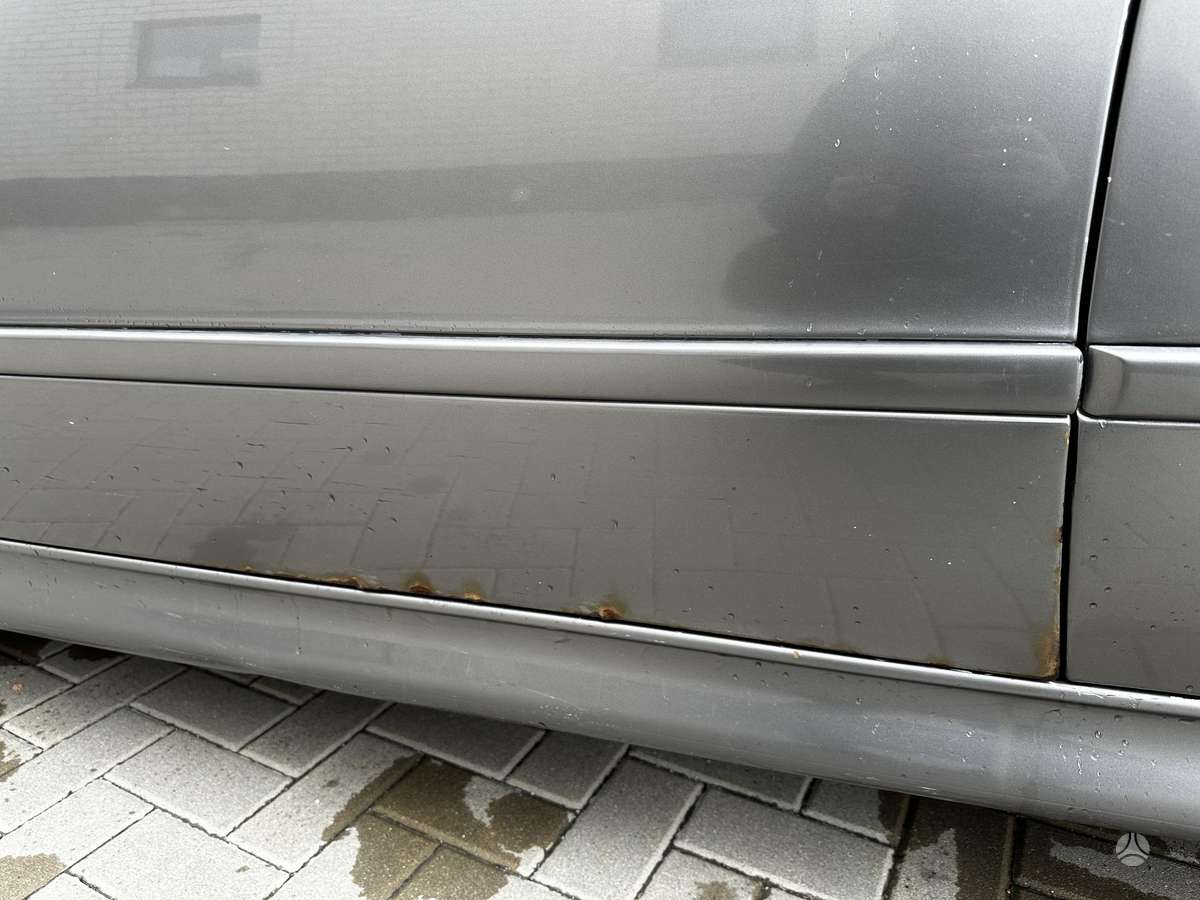 BMW 530, Седан