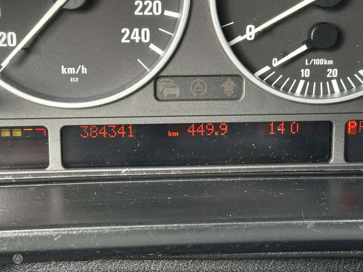 BMW 530, saloon / sedan