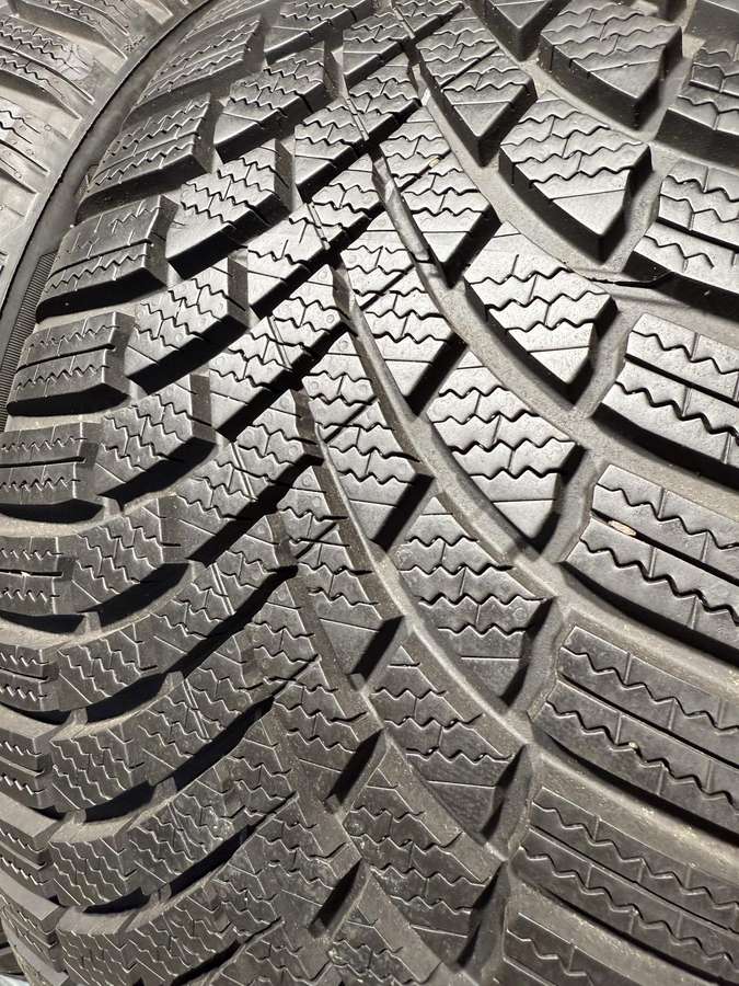 Bridgestone Blizzak lm005//98-99%, winter 225/40 R18