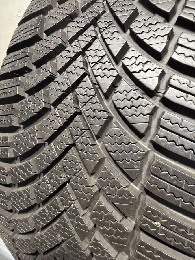 Bridgestone Blizzak lm005//98-99%, winter 225/40 R18