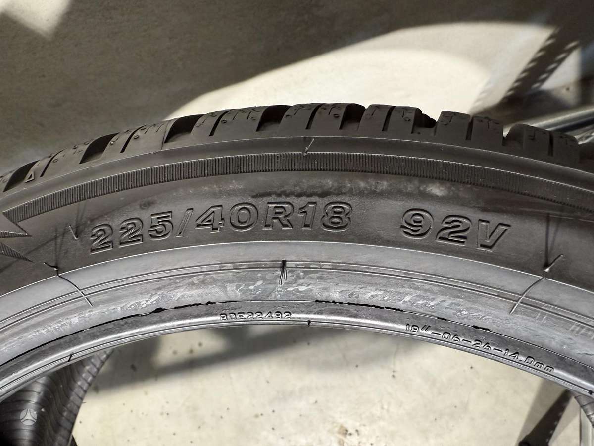 Bridgestone Blizzak lm005//98-99%, winter 225/40 R18