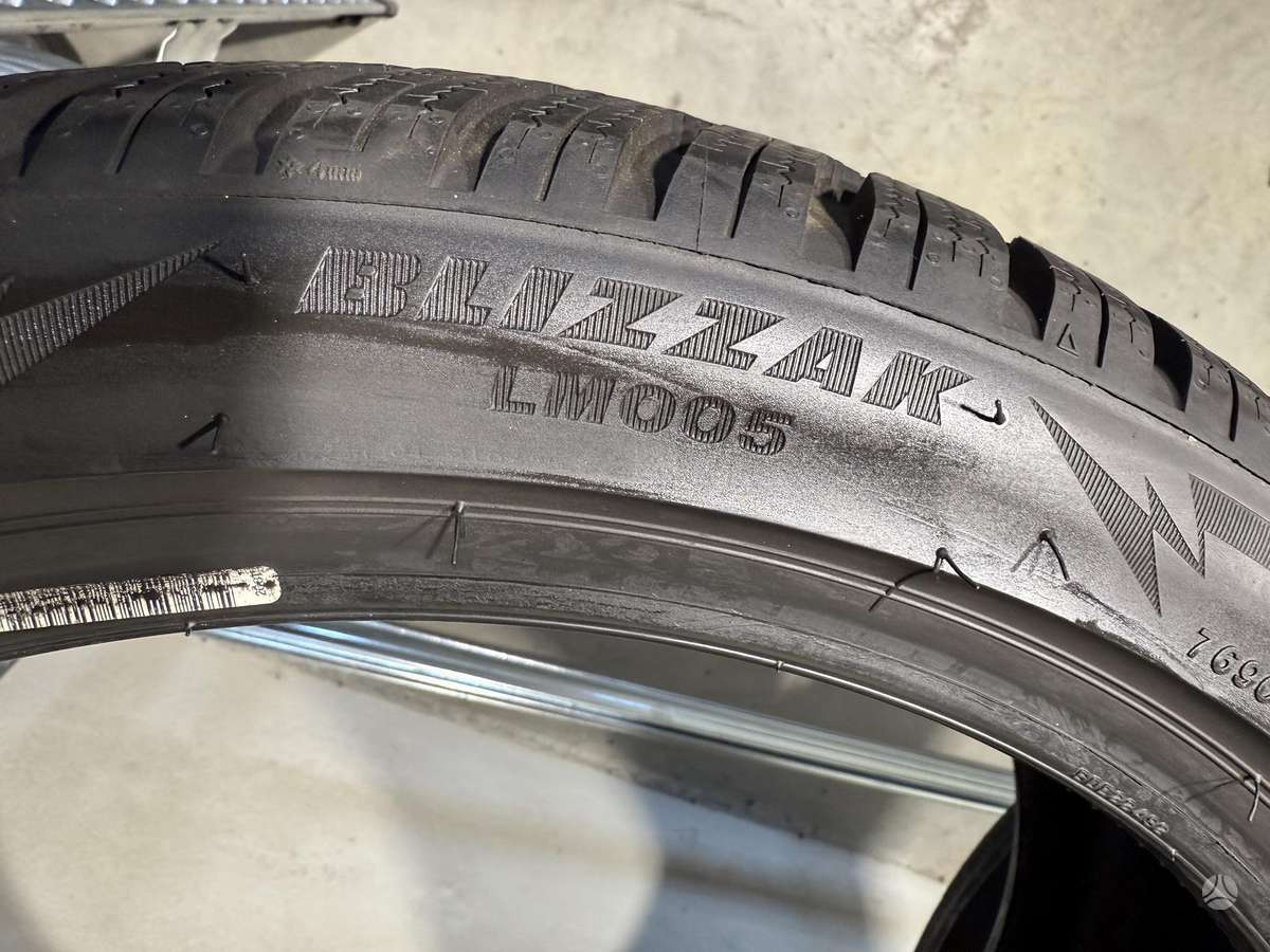 Bridgestone Blizzak lm005//98-99%, winter 225/40 R18