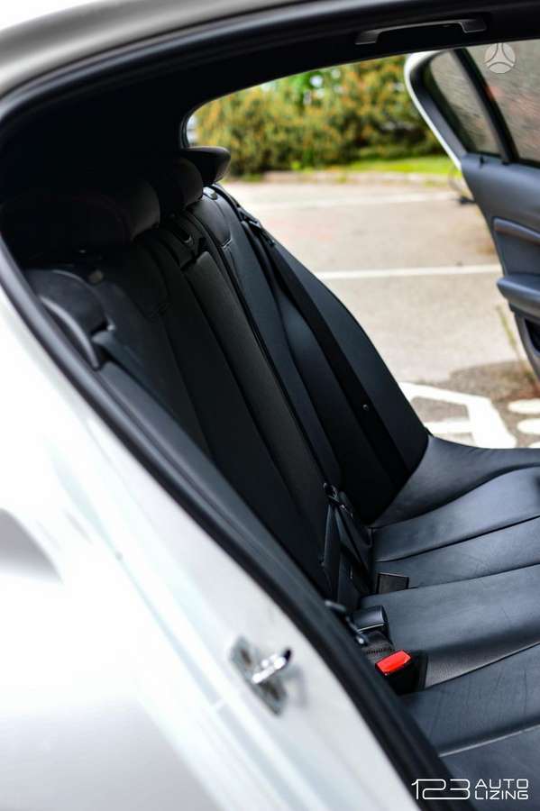 BMW 120, 2.0 l., hatchback