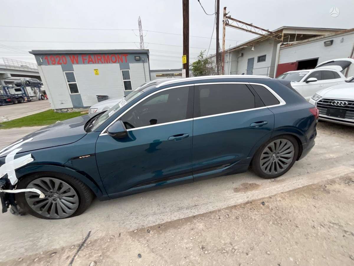 Audi e-tron, 95 kWh, off-road / crossover