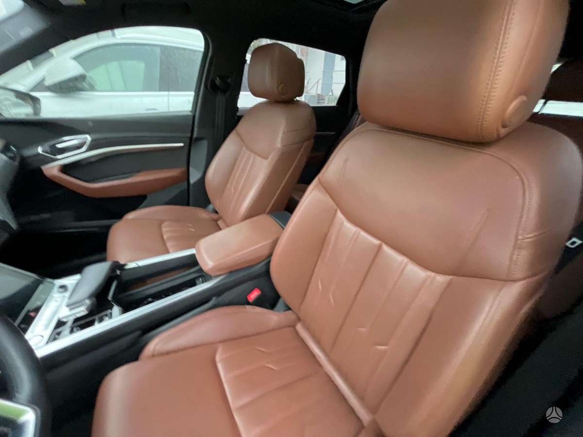 Audi e-tron, 95 kWh, off-road / crossover
