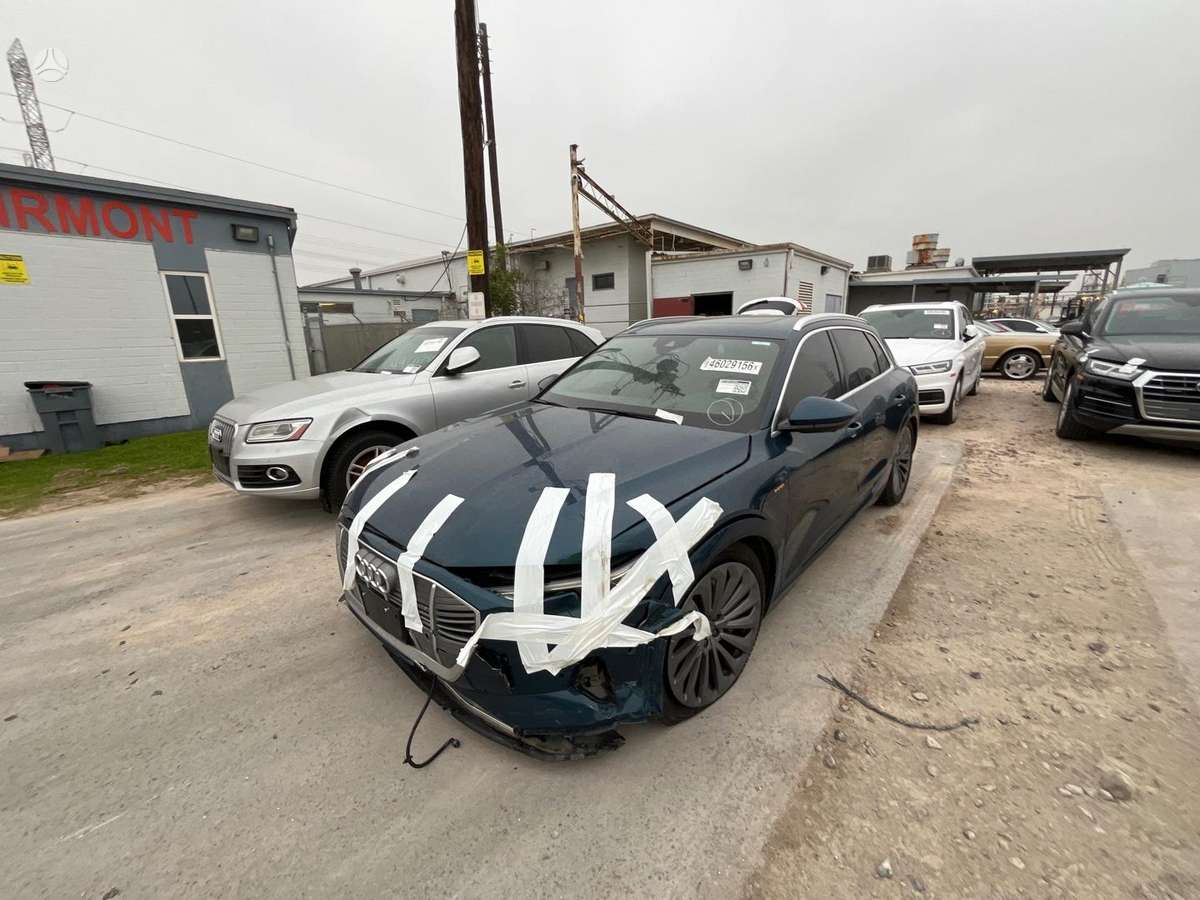 Audi e-tron, 95 kWh, off-road / crossover