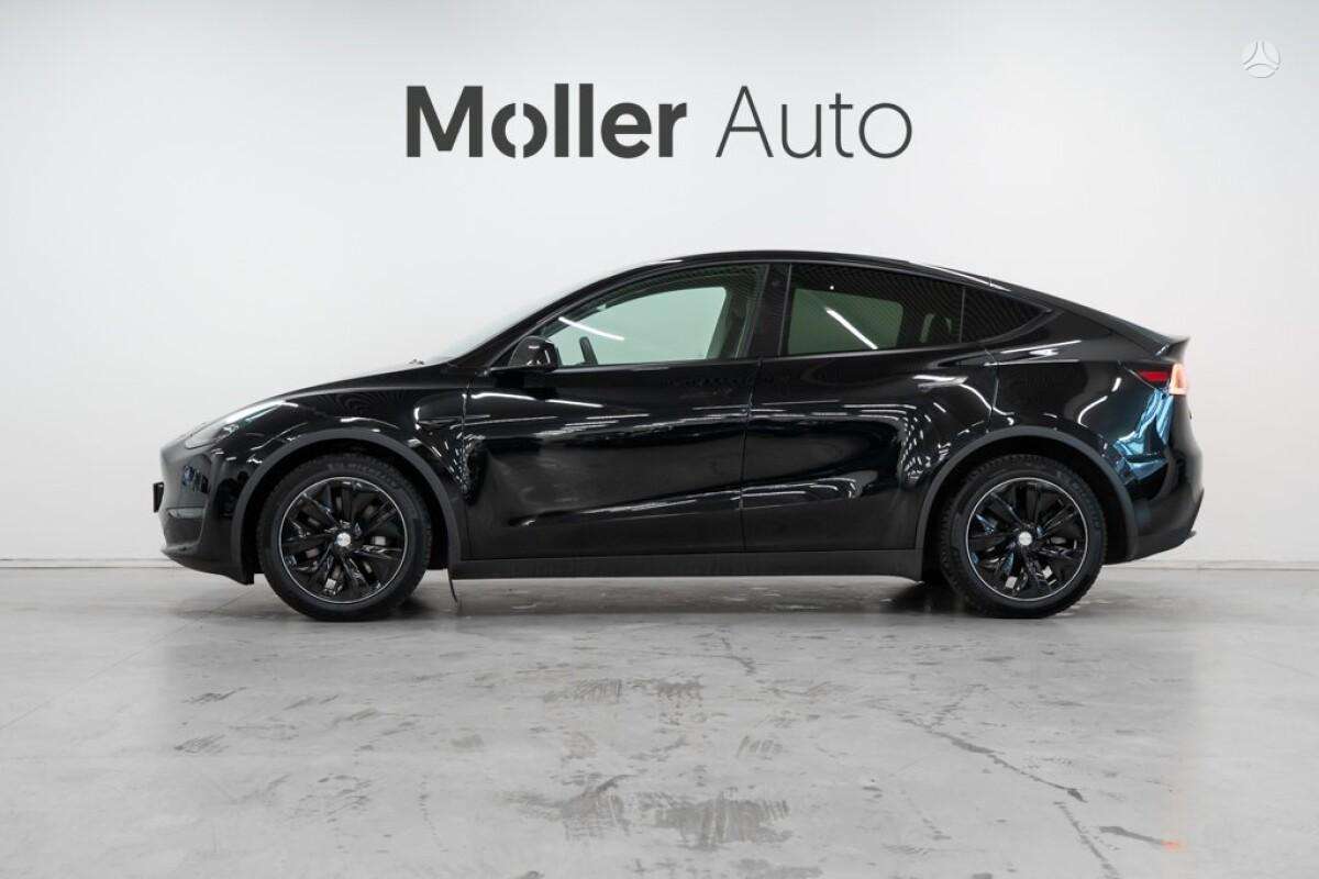 Tesla Model Y, hatchback