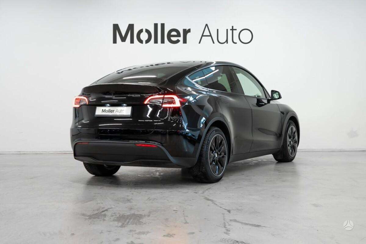 Tesla Model Y, hatchback