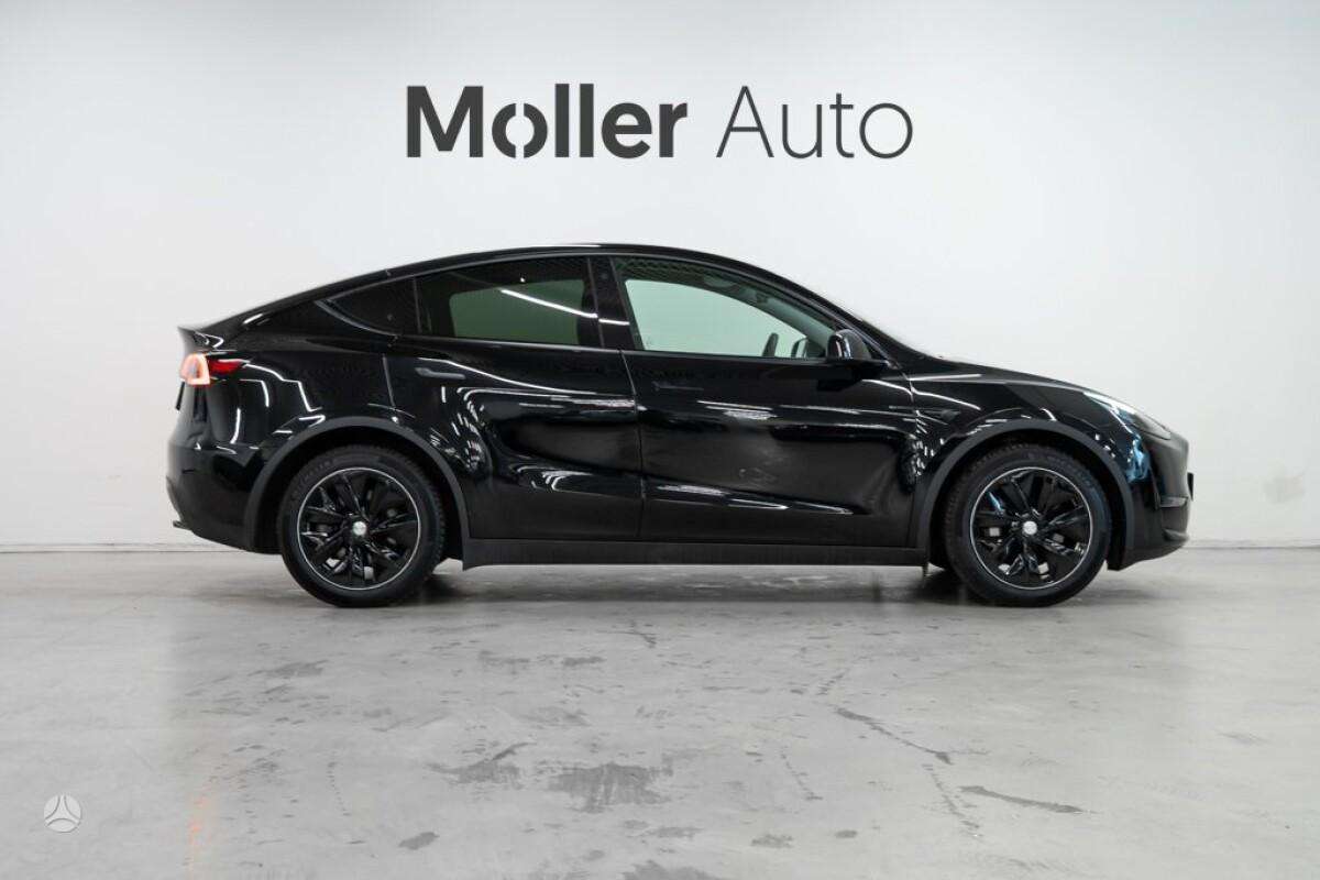 Tesla Model Y, hatchback
