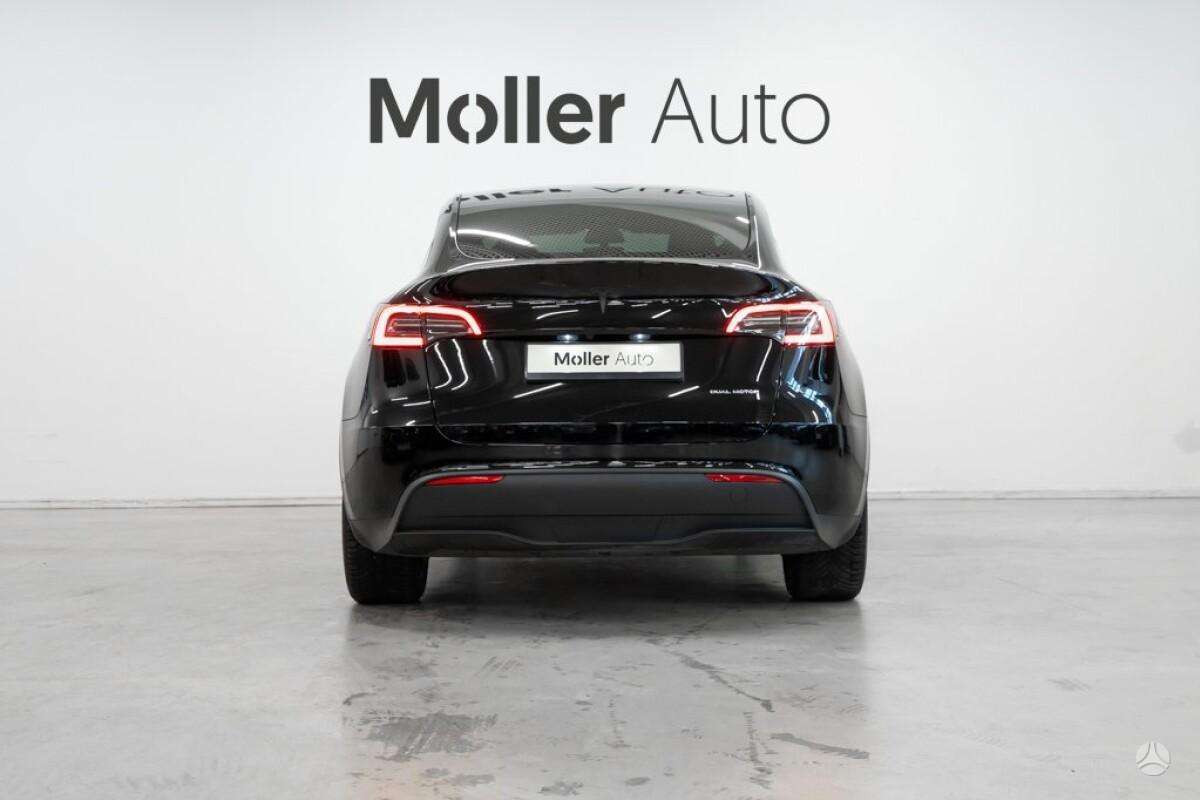 Tesla Model Y, hatchback