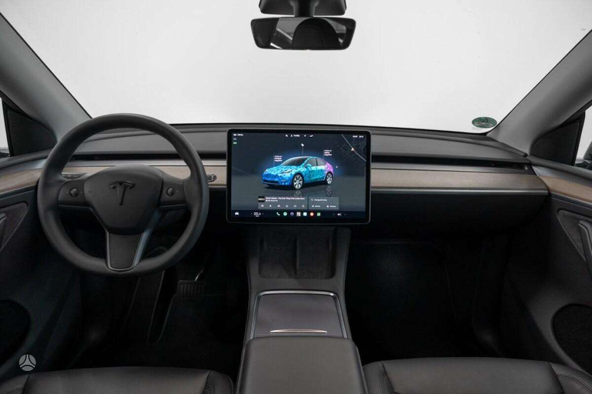 Tesla Model Y, hatchback