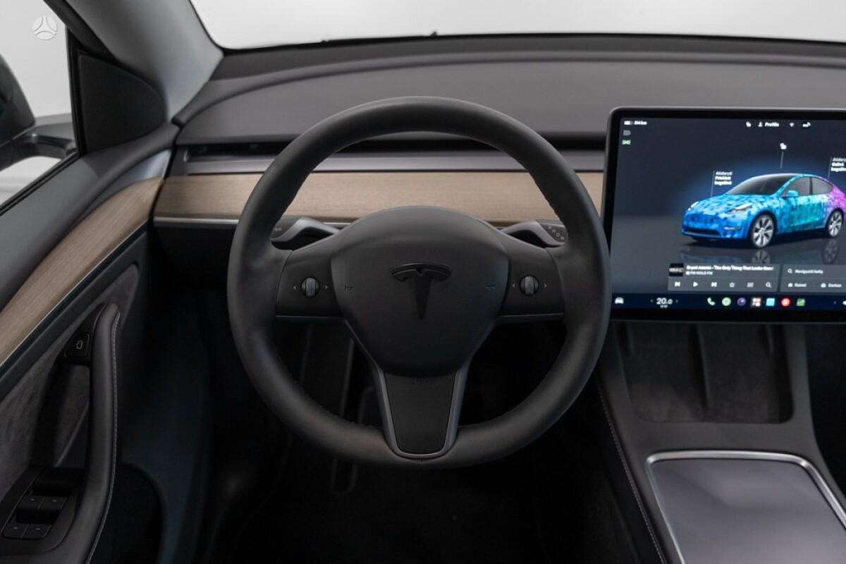 Tesla Model Y, hatchback