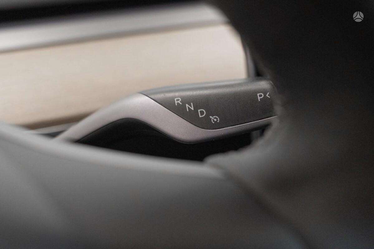 Tesla Model Y, hatchback