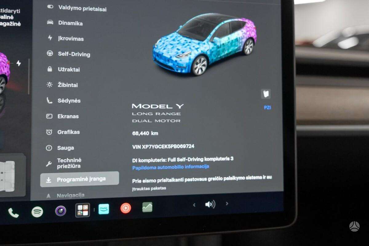 Tesla Model Y, hatchback