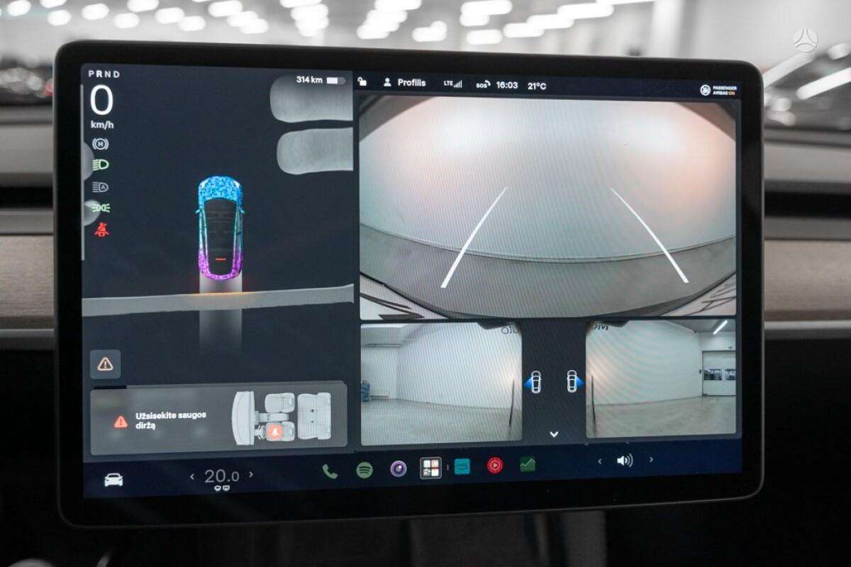 Tesla Model Y, hatchback
