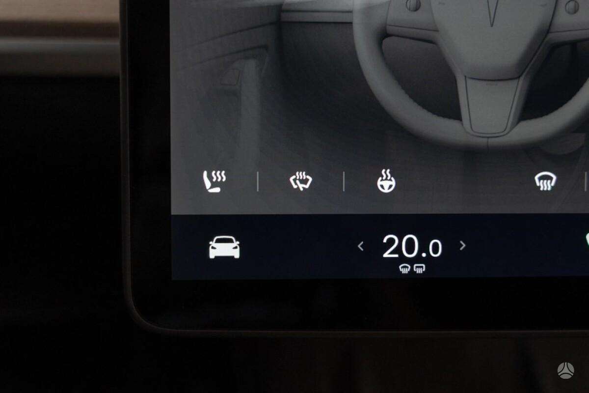 Tesla Model Y, hatchback