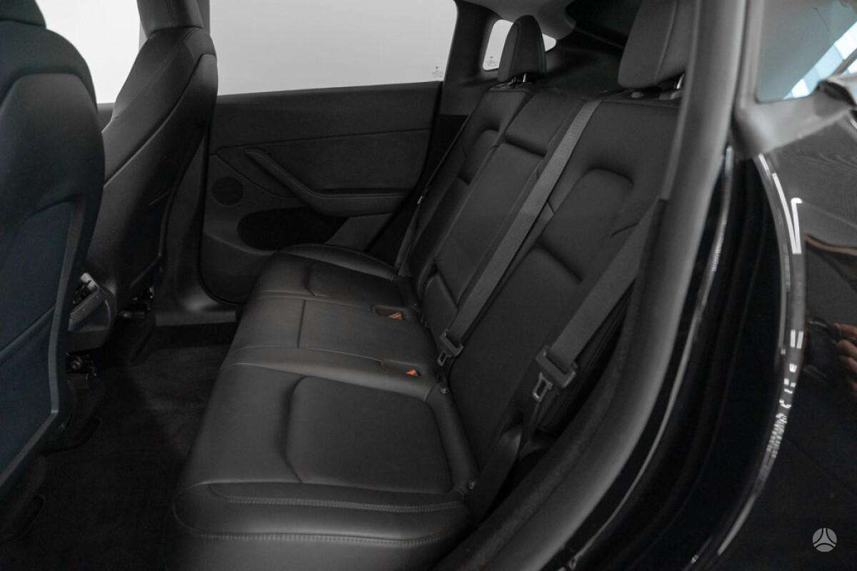 Tesla Model Y, hatchback