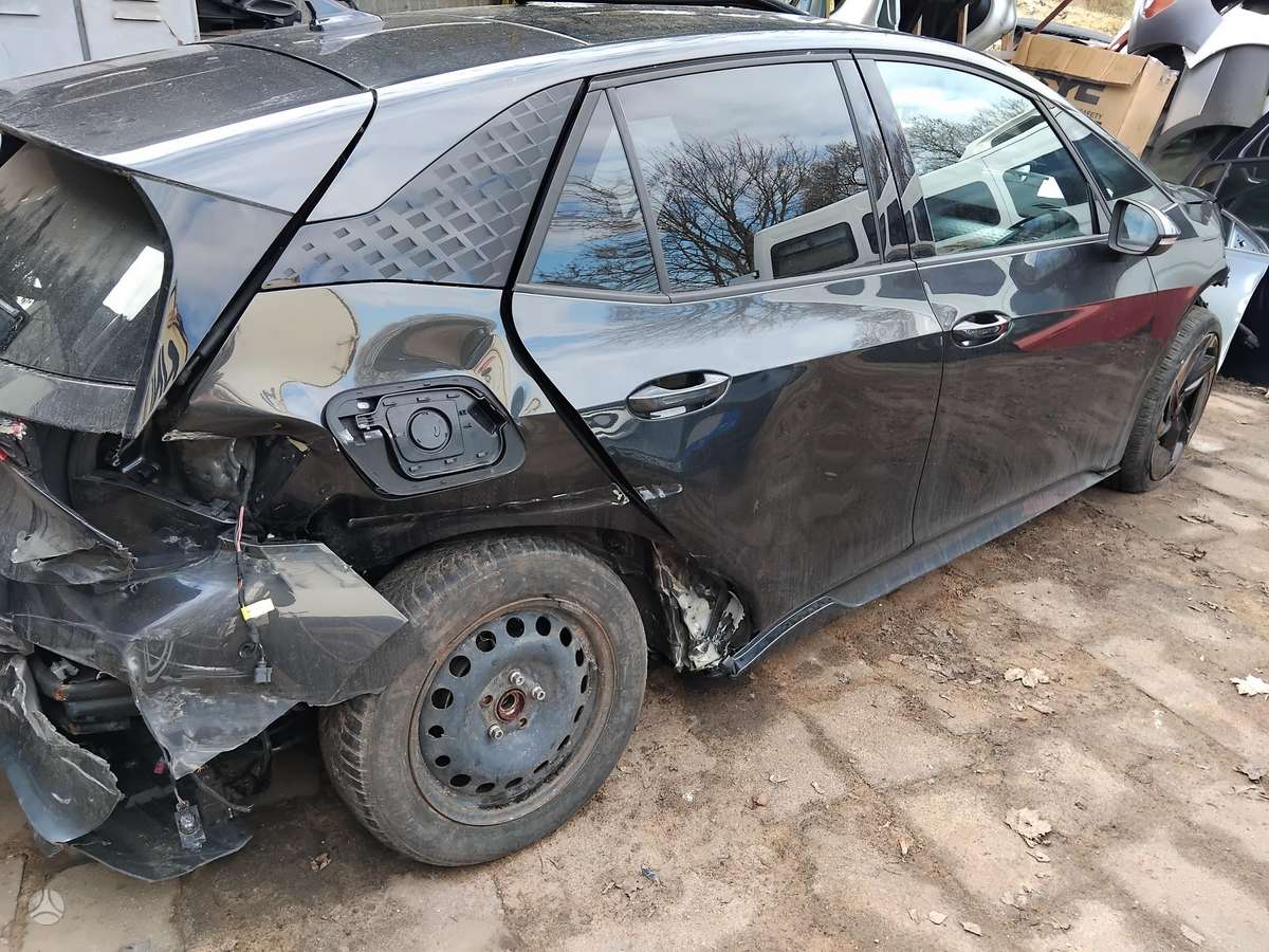 Cupra Born dalimis