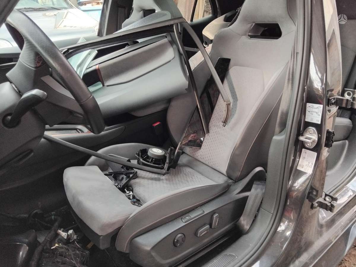 Cupra Born по частям