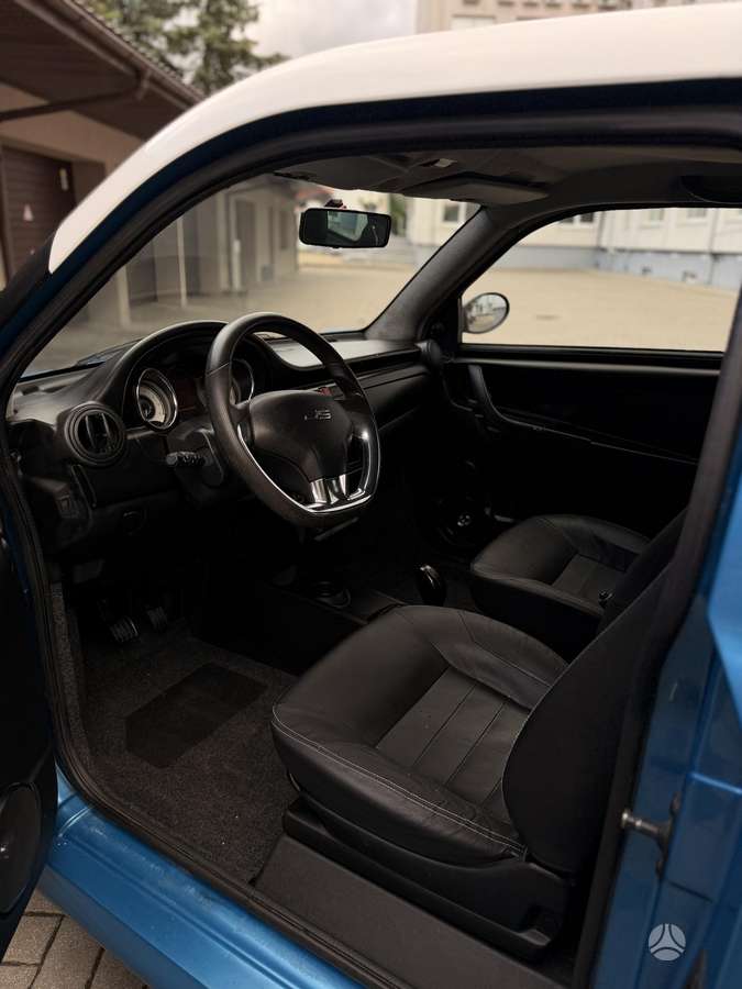 Ligier JS50, Хэтчбек