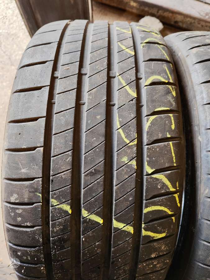 Bridgestone, vasarinės 235/35 R19