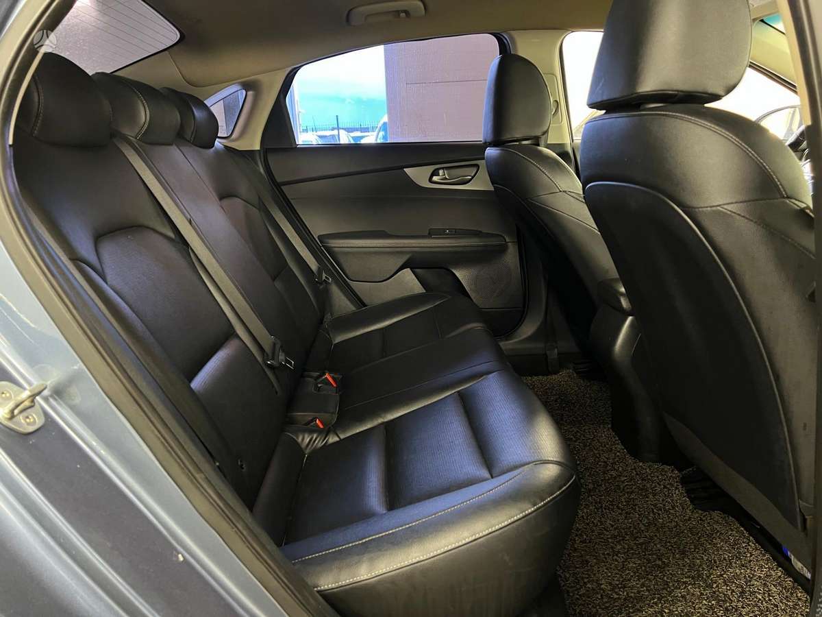 Kia Ceed, 1.6 l., Седан
