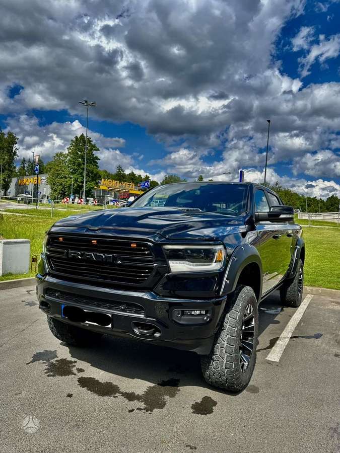 Dodge Ram, 5.7 l., off-road / crossover