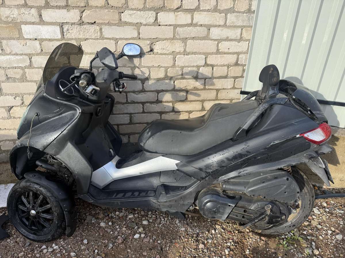 Piaggio MP3 400cc, scooters / mopeds
