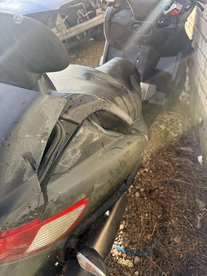 Piaggio MP3 400cc, scooters / mopeds