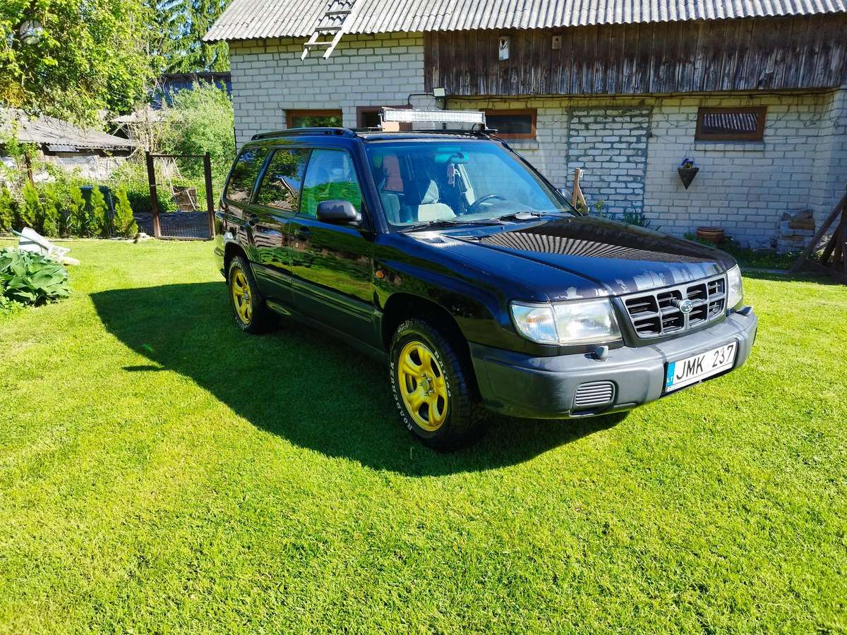 Subaru Forester, 2.0 l., off-road / crossover