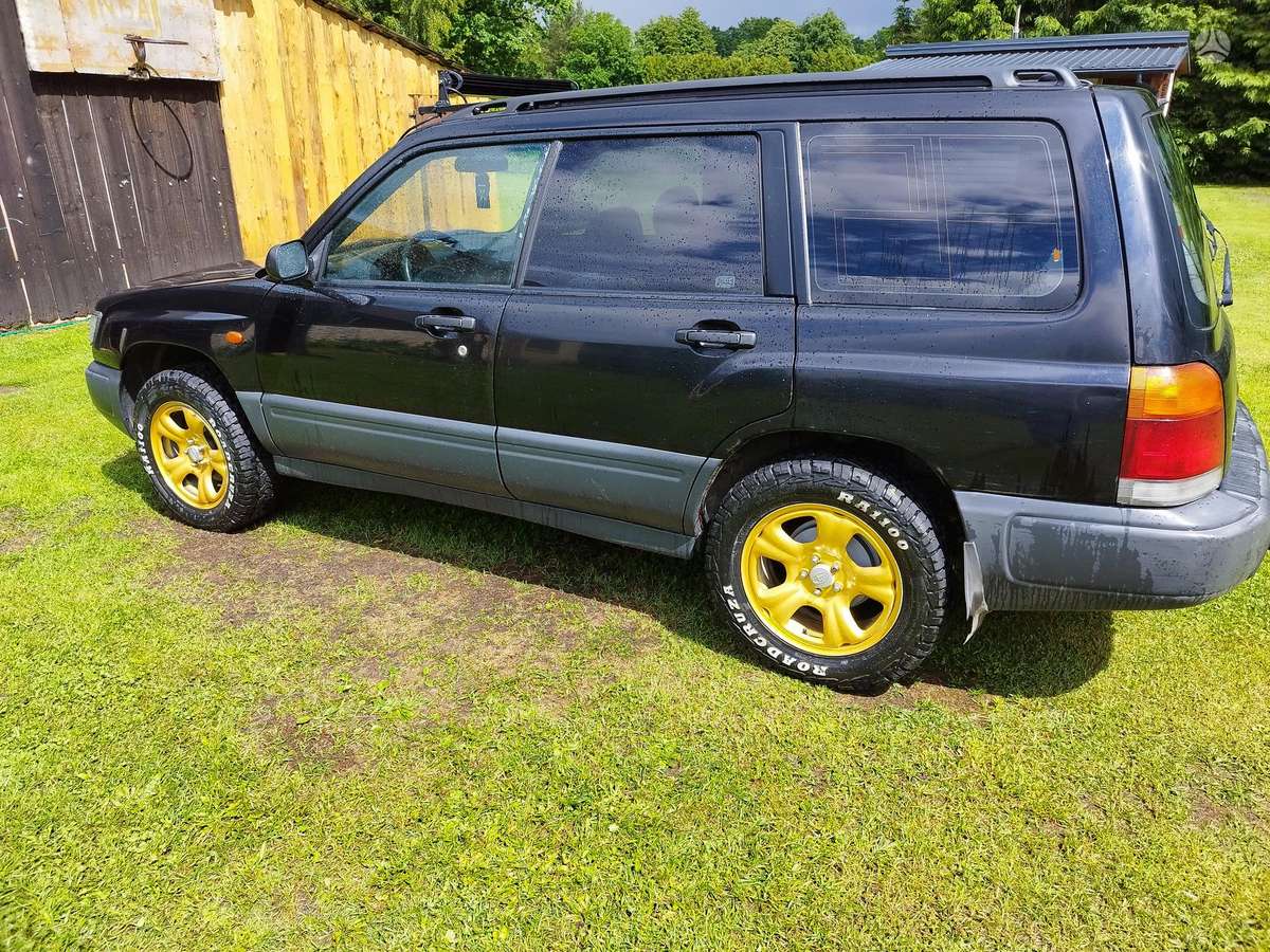 Subaru Forester, 2.0 l., off-road / crossover