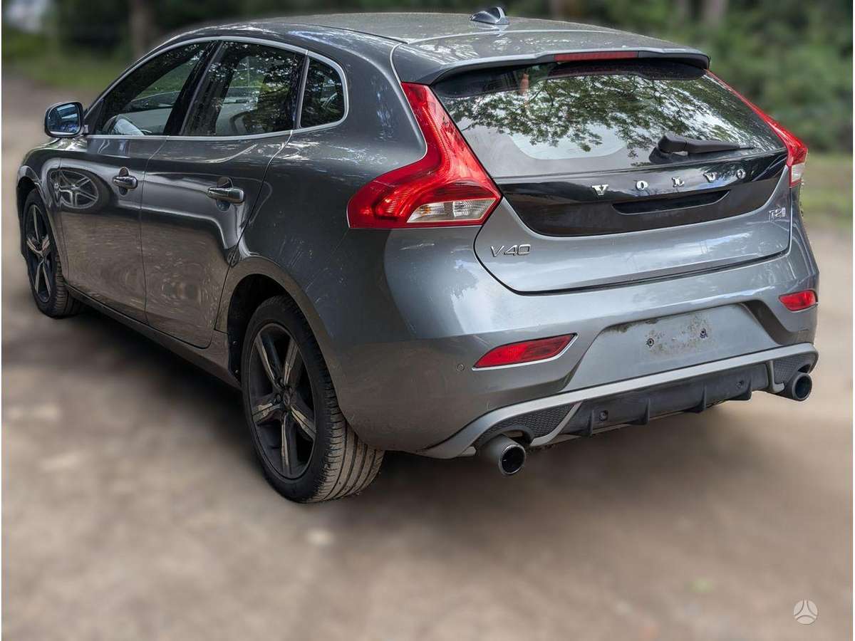 Volvo V40 engine