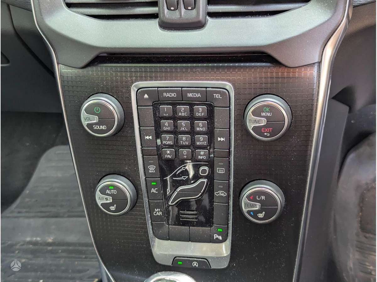 Volvo V40 engine