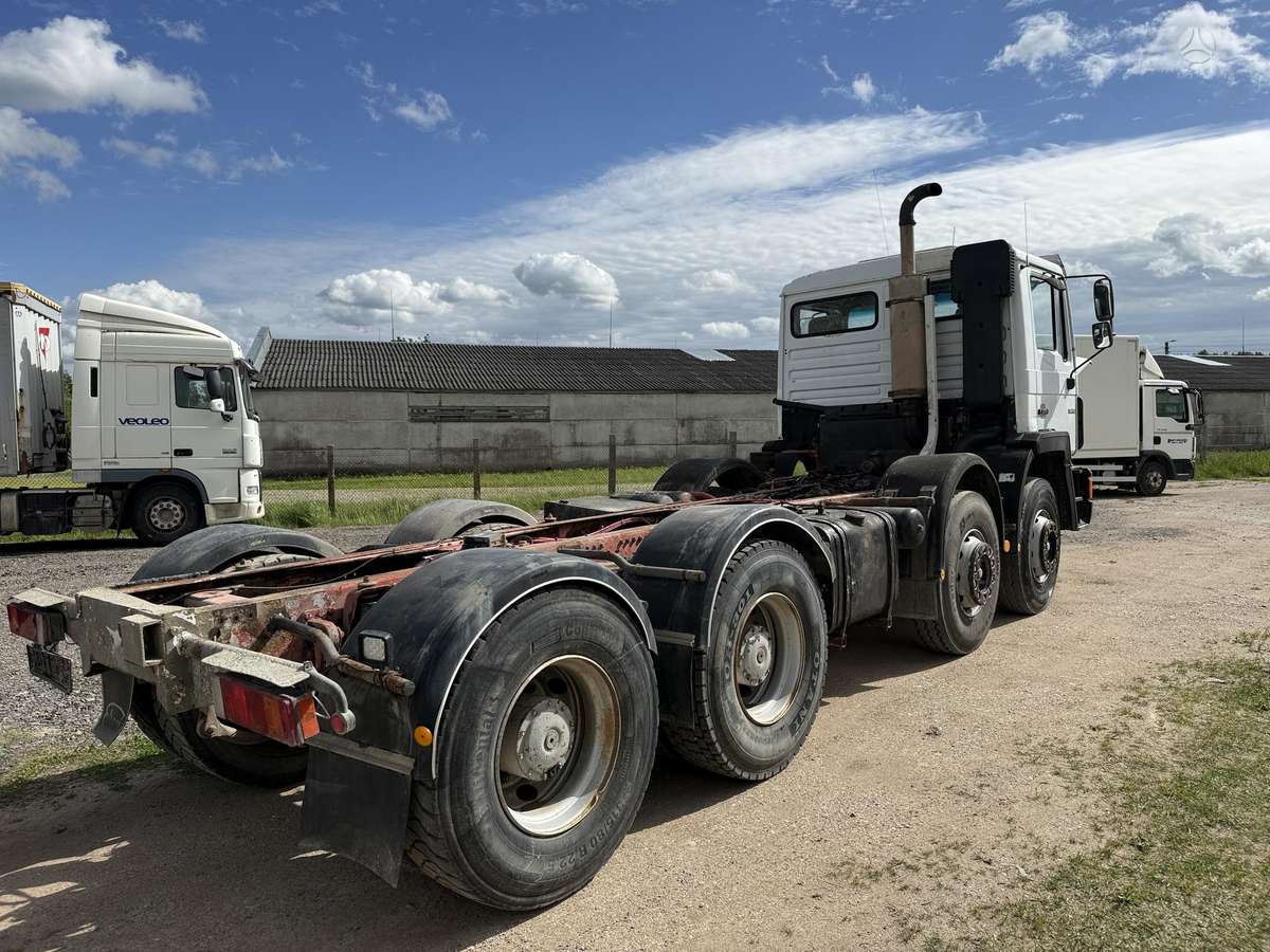 MAN 32.402, 8×4, шасси