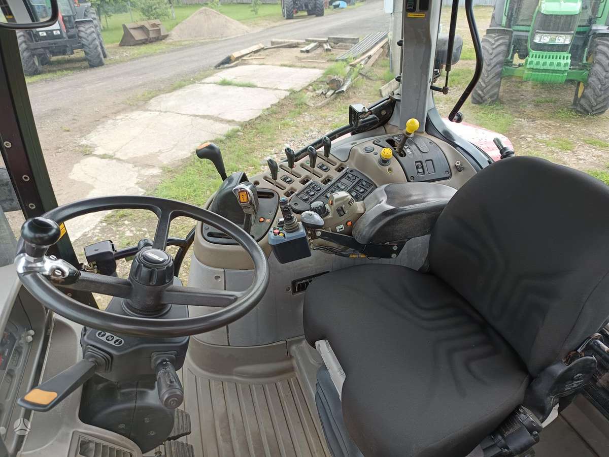 Case MXU135, tractors