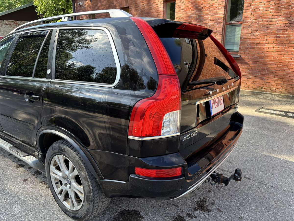 Volvo XC90 dalimis
