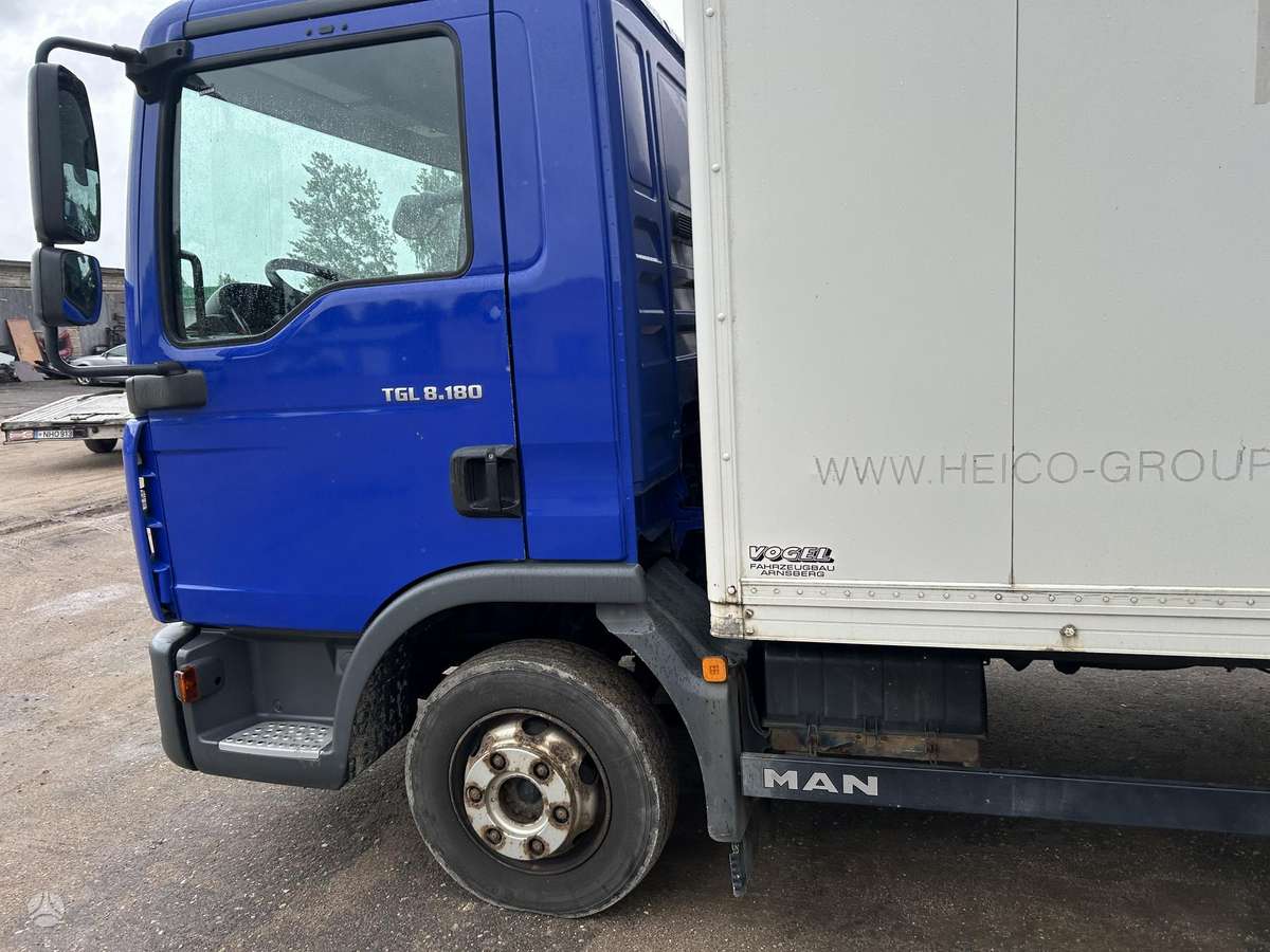 MAN 8.180, box trucks / box vans