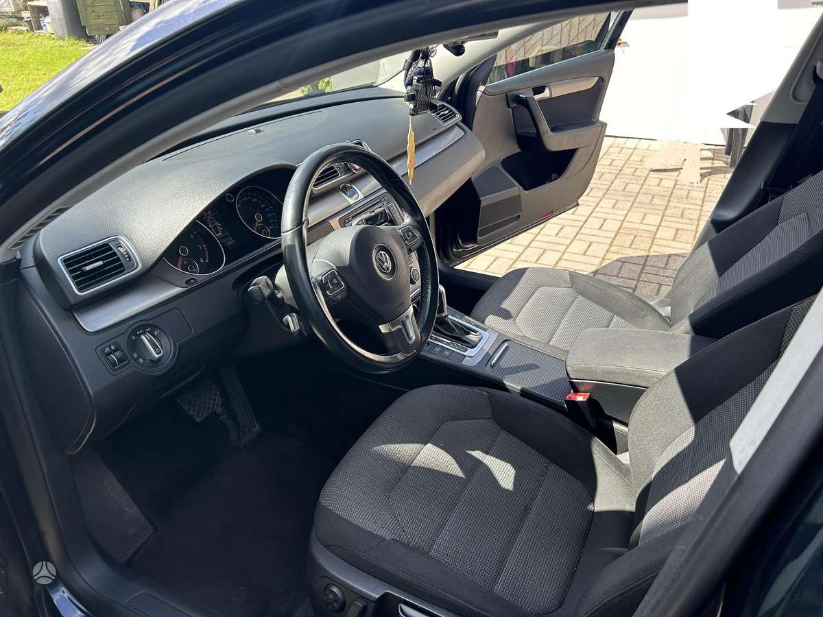 Volkswagen Passat - 2
